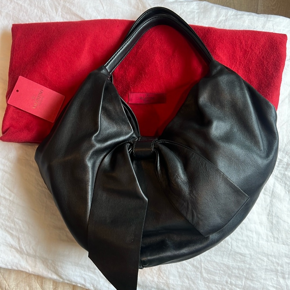 VALENTINO GARAVANI Soft Leather Bow Shoulder Bag in Black